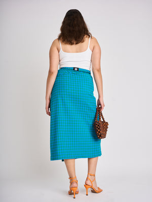 The Lucie Marquis ‘Rae Midi’, a timeless midi-length wrap skirt. An essential holiday item - this versatile piece, effortlessly transitions from day to night, making it ideal for all travel adventures. Whether lounging by the pool or exploring city life, the Rae Midi adds elegance to any ensemble.